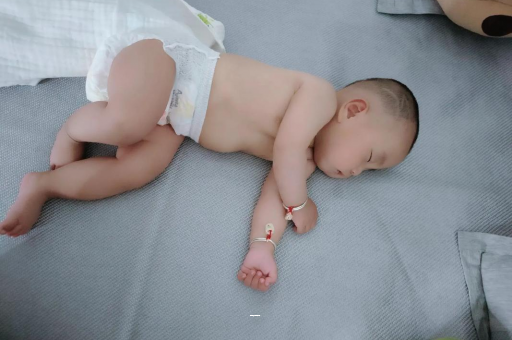 三河宝宝先长上牙还是下牙